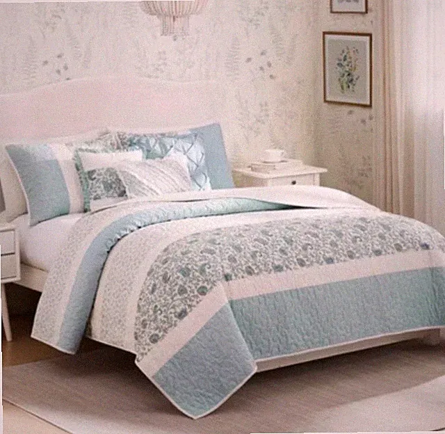 Madison Park Blue 6-pc Reversible Stella Percale with Throw Pillows Quilt Set