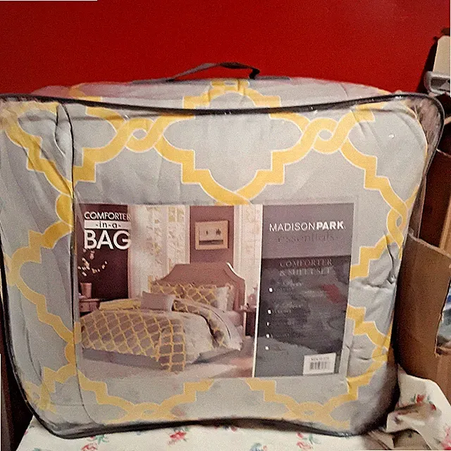 Madison Park Essential 9Pc Queen Merritt Reversible Yellow Grey Comfort Set