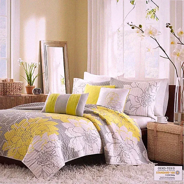 Madison Park Lola 6 Piece Printed Cotton Quilt Set with Throw Pillows Queen King