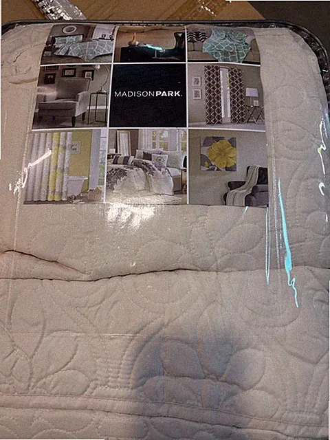 Madison Park Mansfield 3-piece Split Corner Pleated Bedspread Set