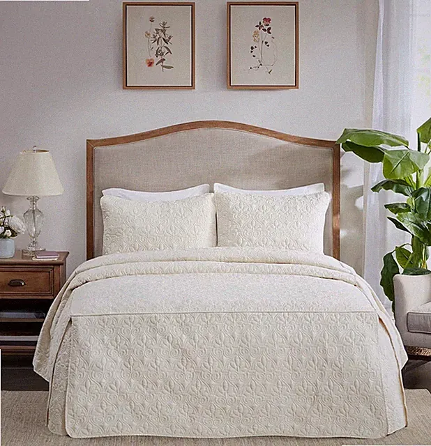 Madison Park Quebec Split Corner Quilted Bedspread Queen Cream