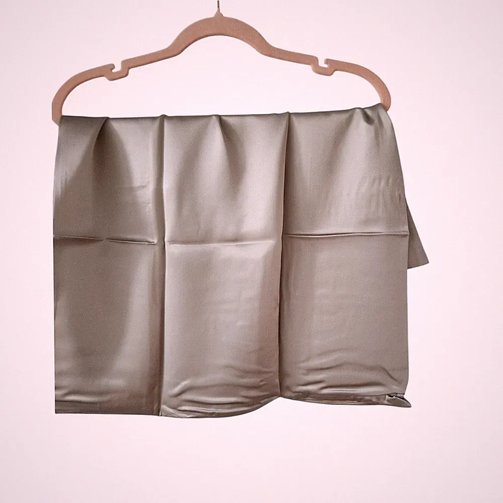 NWOT Madison Park Silk Pillowcase Green Standard